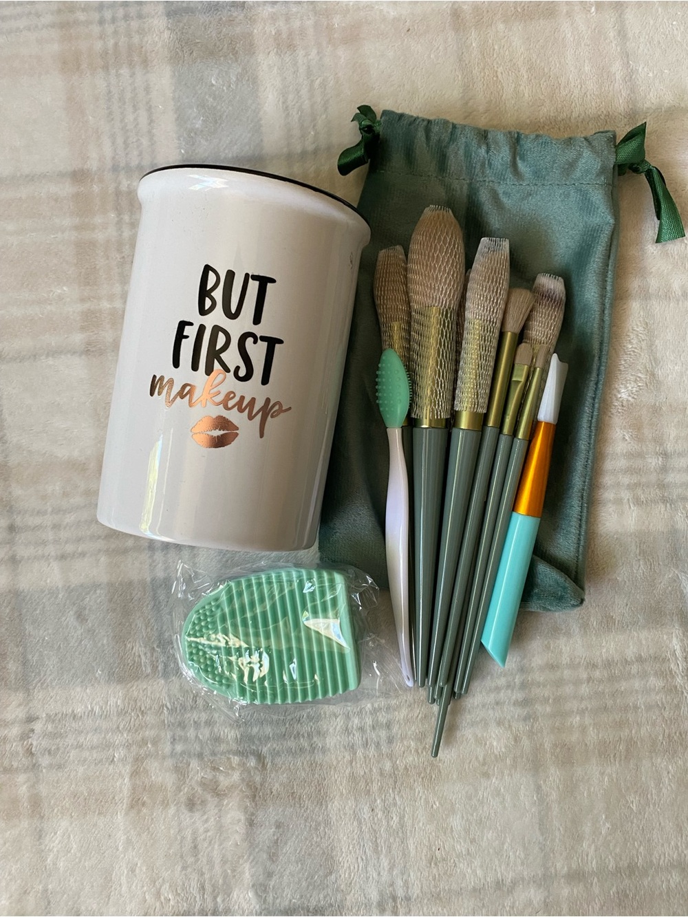 Makeup Brush Set with 'But First Makeup' Brush Ceramic Holder - Mint & White